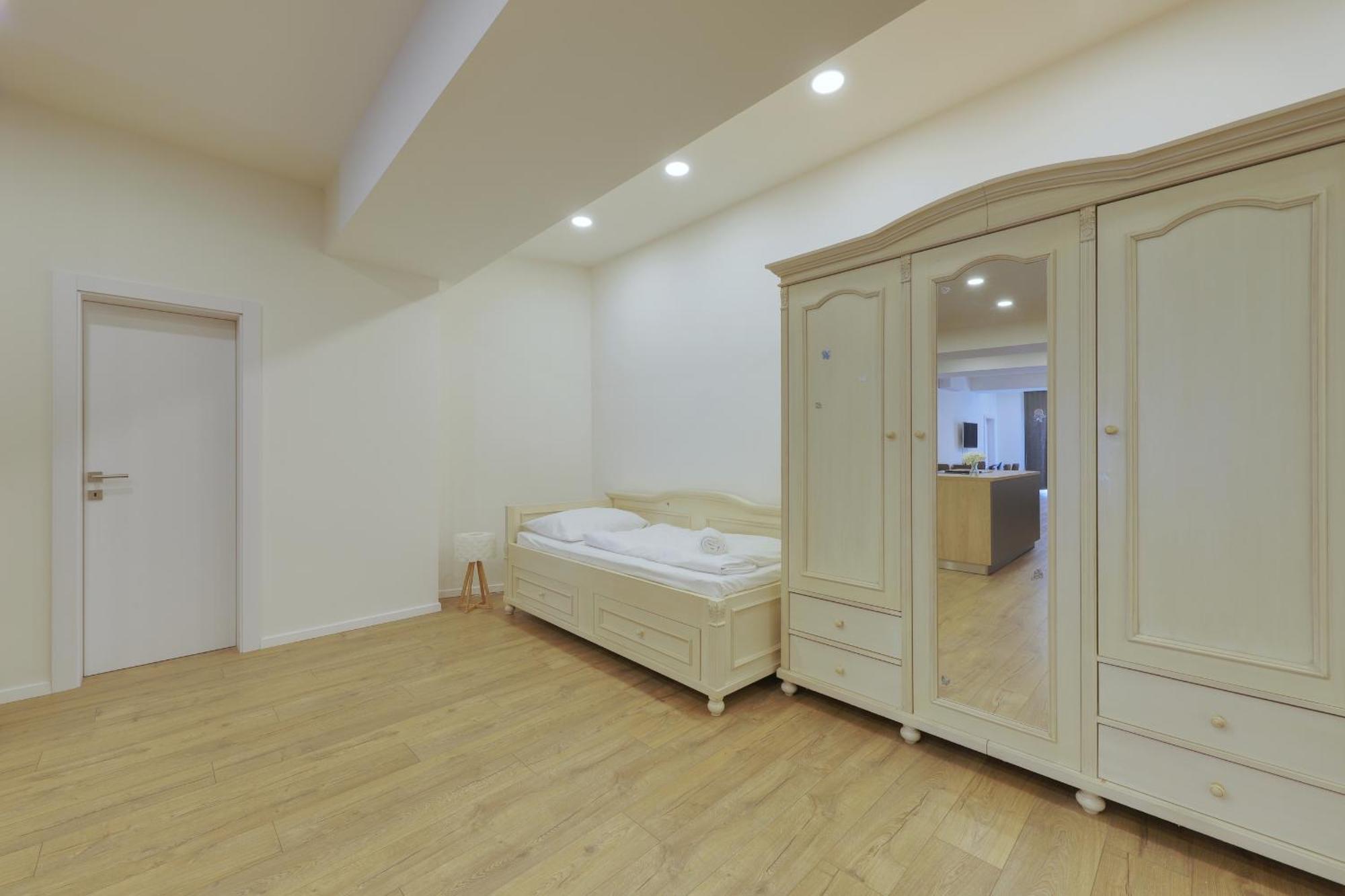 Shone Apartment Old Town 2 Bedroom Bratislava Eksteriør bilde